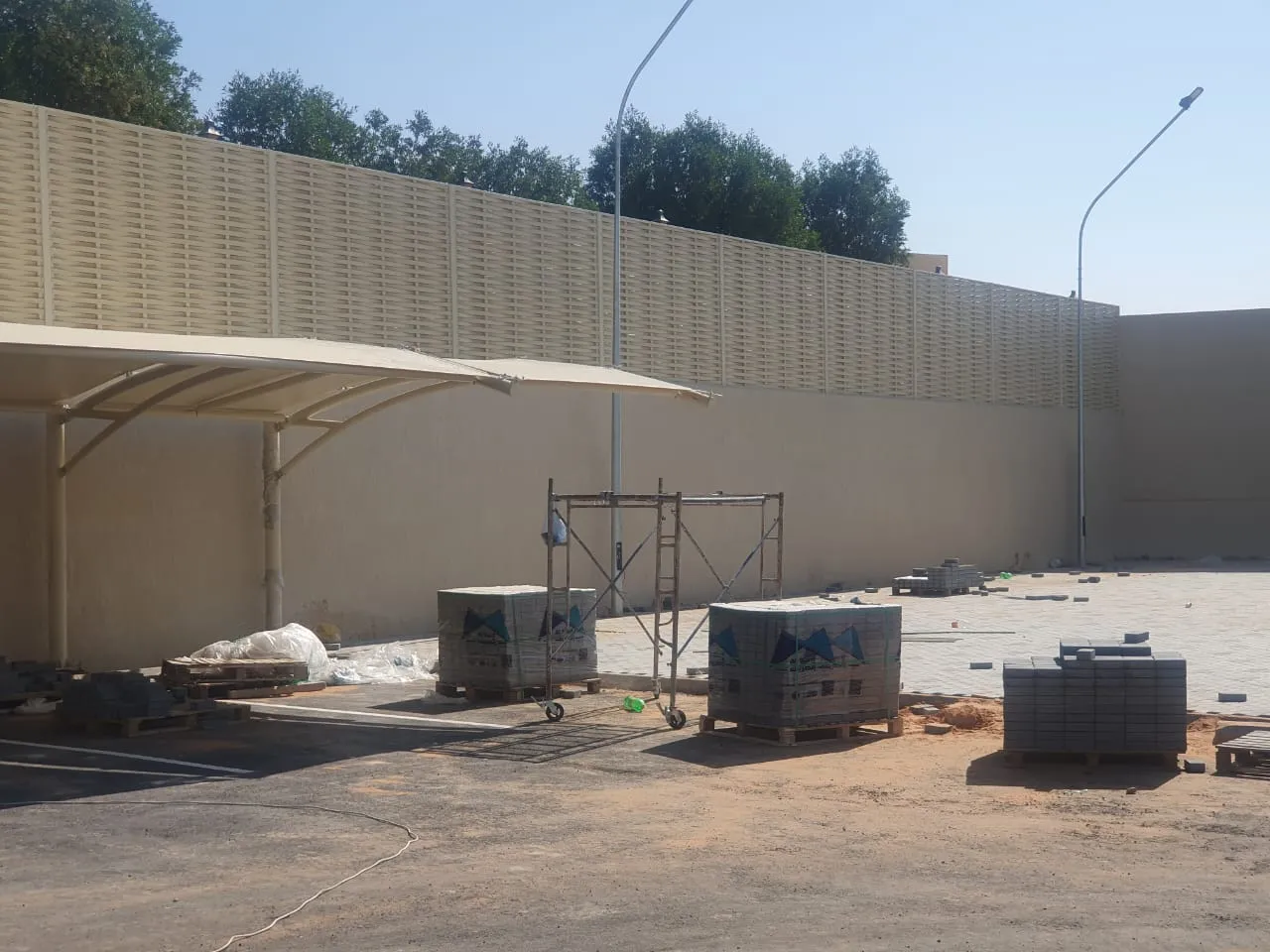 مظلات وسواتر